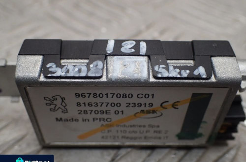WZMACNIACZ ANTENY PEUGEOT 3008 II 9678017080