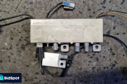 BMW E39 WZMACNIACZ ANTENOWY 8378090