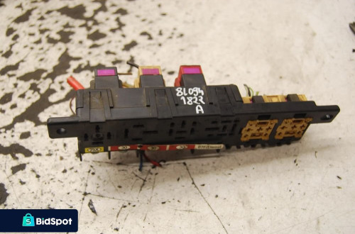 SKRZYNKA BEZPIECZNIKÓW 8L0941822 GOLF IV AUDI A3 8L0941822A