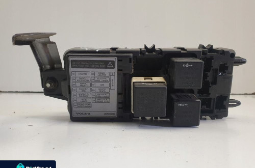 Volvo S40 V40 lift 1.9 D SKRZYNKA BEZPIECZNIKÓW