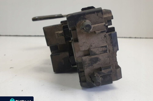 Volvo S40 V40 lift 1.9 D SKRZYNKA BEZPIECZNIKÓW