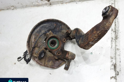 PIASTA ZWROTNICA PRAWY TYŁ Z ABS A4 B7 2.0 TDI