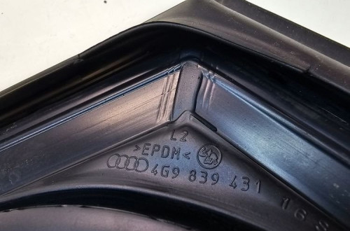 USZCZELKA DRZWI LEWY TYŁ AUDI A6 C7 4G9839431 PIANO BLACK