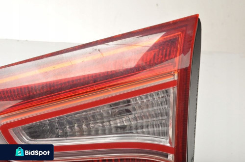 KIA SPORTAGE III LAMPA PRAWA TYLNA W KLAPE