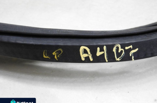 USZCZELKA DRZWI LEWY PRZÓD AUDI A4 B7 8E0831721E