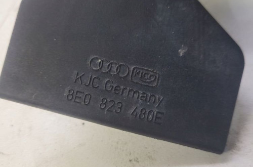 ZAMEK MASKI RYGIEL AUDI A4 B7 8E0823480E