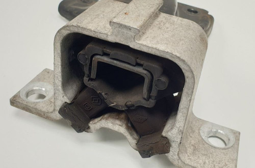 ŁAPA PODUSZKA SILNIKA DACIA SANDERO I 1.4 420742