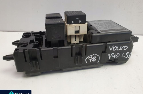 Volvo S40 V40 lift 1.9 D SKRZYNKA BEZPIECZNIKÓW