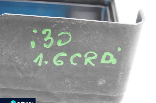 POKRYWA SKRZYNKI BEZPIECZNIKÓW i30 I 1.6 CRDI