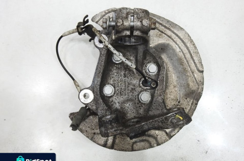 PIASTA ZWROTNICA LEWY PRZÓD BMW E90 6764443