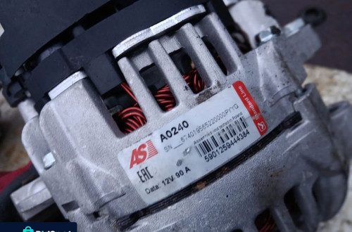 toyota yaris ii 2 1.0b alternator 90a nowy