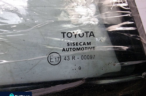 SZYBA DRZWI LEWY TYŁ TOYOTA COROLLA E21