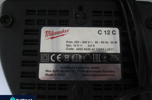 ŁADOWARKA MILWAUKEE C12/3.0A 12V
