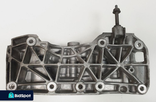 ŁAPA PODSTAWA ALTERNATORA BMW 5 F10 2.0 D 8506863