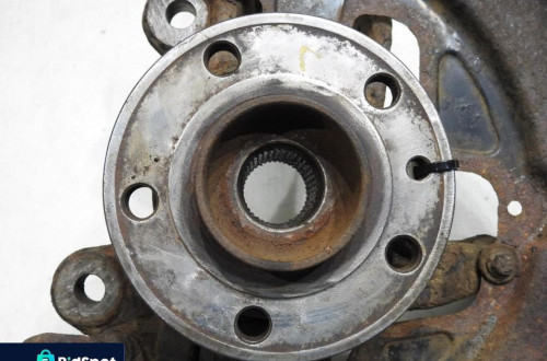 PIASTA ZWROTNICA LEWY PRZÓD VOLVO V70 III 2.5 T