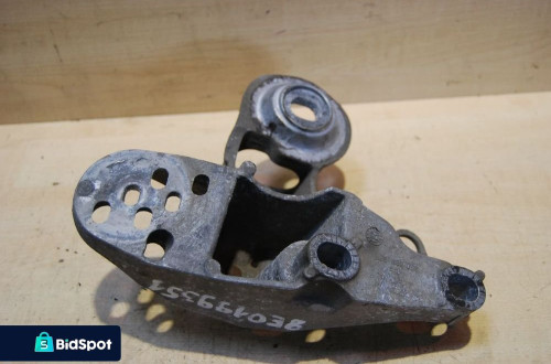 ŁAPA WSPORNIK SILNIKA 8E0199351 8E0199351A AUDI A4 B7 B6