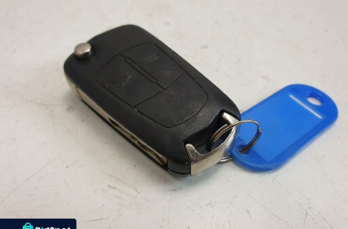 KLUCZYK PILOT OPEL CORSA D 93189827