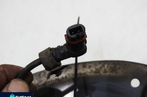 PIASTA ZWROTNICA LEWY PRZÓD Z ABS W212 2.2 CDI