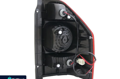 Lampa tyl na Mitsubishi Pajero III 3 v60 v70 Lift