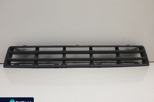 VW Golf IV ŚRODKOWA KRATKA ZDERZAKA Przód