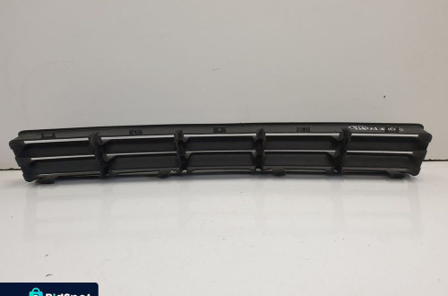 VW Golf IV ŚRODKOWA KRATKA ZDERZAKA Przód