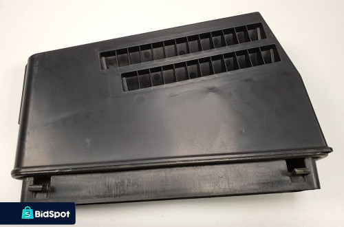 KRATKA WENTYLACYJNA PRAWY TYŁ RANGE ROVER III L322