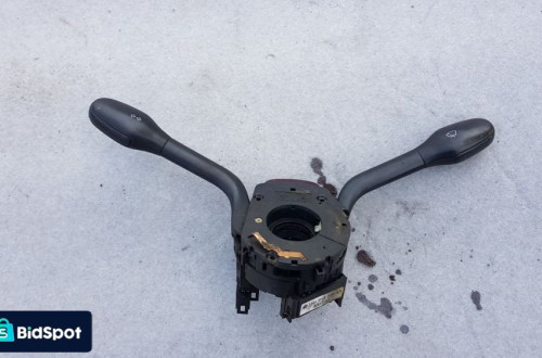 VW GOLF III PRZEŁĄCZNIK POD KIEROWNICE