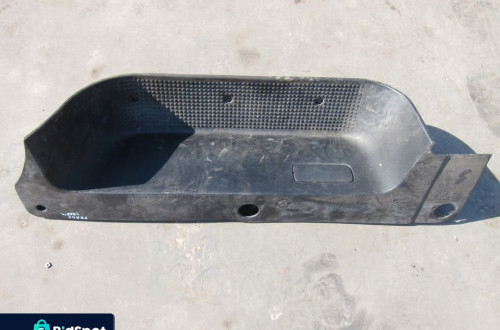 STOPIEŃ PLASTIKOWY PRAWY PRZEDNI RENAULT TRAFIC