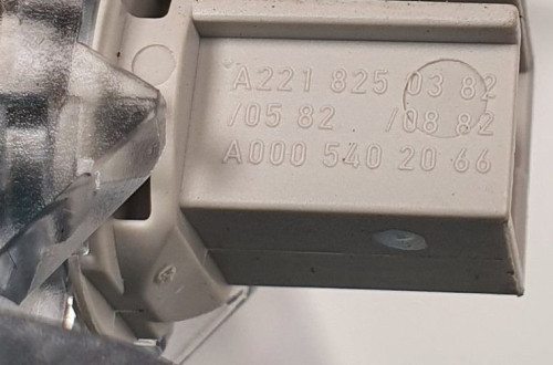 LAMPKA OŚWIETLENIE WNĘTRZA MERCEDES W176