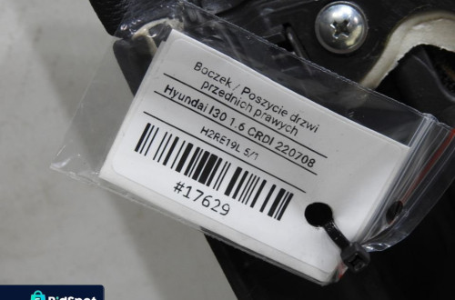 TAPICERKA DRZWI PRAWY PRZÓD HYUNDAI i30 I