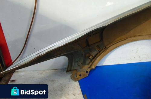 VOLKSWAGEN TOUAREG BŁOTNIK PRAWY