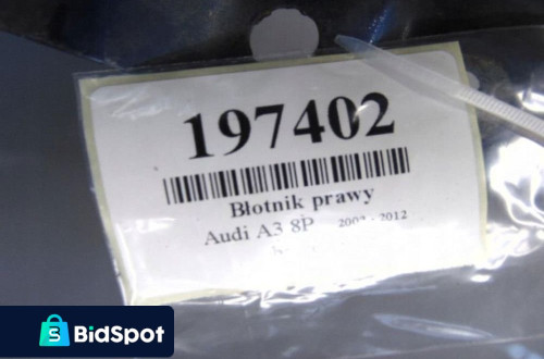 AUDI A3 8P BŁOTNIK PRAWY