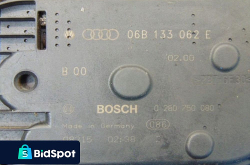 VOLKSWAGEN PASSAT B5 1.8 20V PRZEPUSTNICA 06B133062E