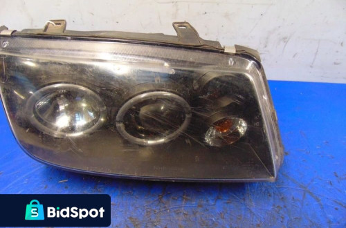 VOLKSWAGEN BORA REFLEKTOR PRAWY