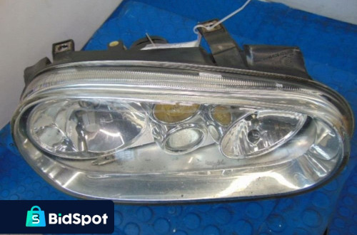 VOLKSWAGEN GOLF IV REFLEKTOR PRAWY