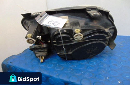 VOLKSWAGEN GOLF IV REFLEKTOR PRAWY