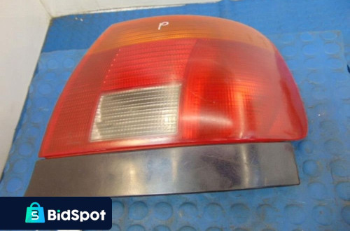 AUDI A4 B5 LAMPA TYL PRAWA