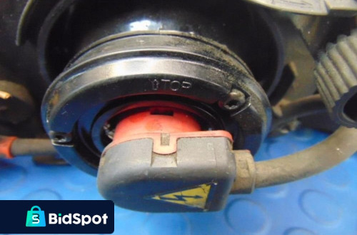 BMW E39 2.0B REFLEKTOR PRAWY XENON