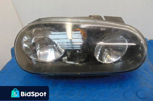 VOLKSWAGEN GOLF IV REFLEKTOR PRAWY