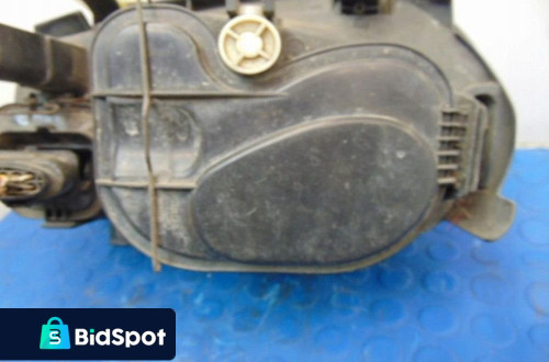 VOLKSWAGEN GOLF IV REFLEKTOR PRAWY