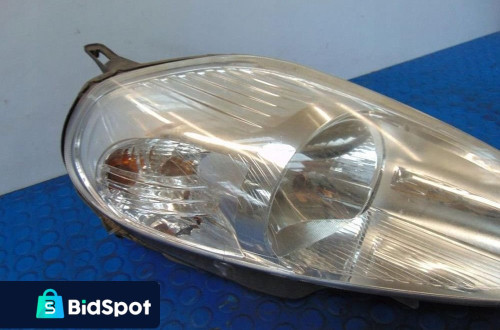 FIAT GRANDE PUNTO REFLEKTOR PRAWY