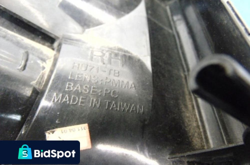 PEUGEOT 307 LAMPA TYL PRAWA KOMBI