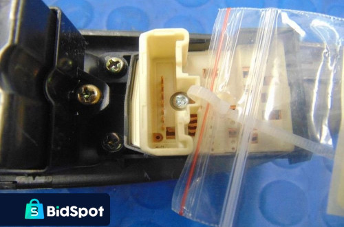 MAZDA 6 I PRZEŁĄCZNIK SZYB