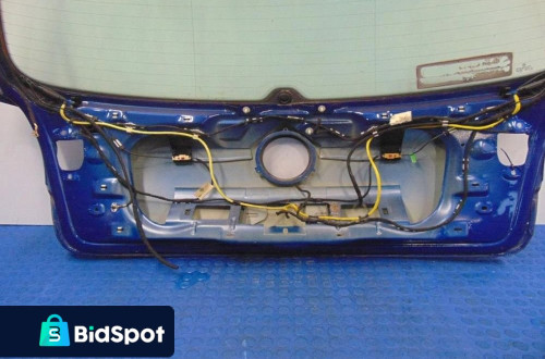 VOLKSWAGEN GOLF V TYLNA KLAPA Z SZYBĄ