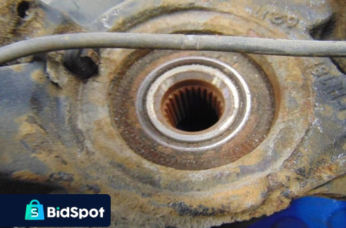 SUZUKI SWIFT IV 1.3 16V ZWROTNICA PRAWY PRZÓD