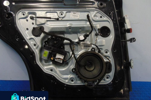 VOLVO V50 DRZWI TYŁ LEWE