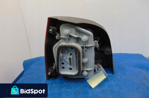 VOLKSWAGEN POLO IV 9N HB 3DRZWI LAMPA TYL PRAWA