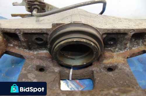 AUDI A6 C6 2.0TFSI ZACISK PRAWY PRZÓD