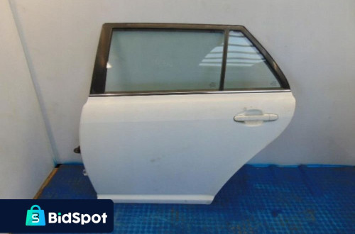 TOYOTA AVENSIS T25 DRZWI LEWY TYL KOMBI