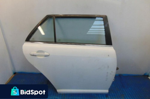 TOYOTA AVENSIS T25 KOMBI DRZWI PRAWY TYŁ